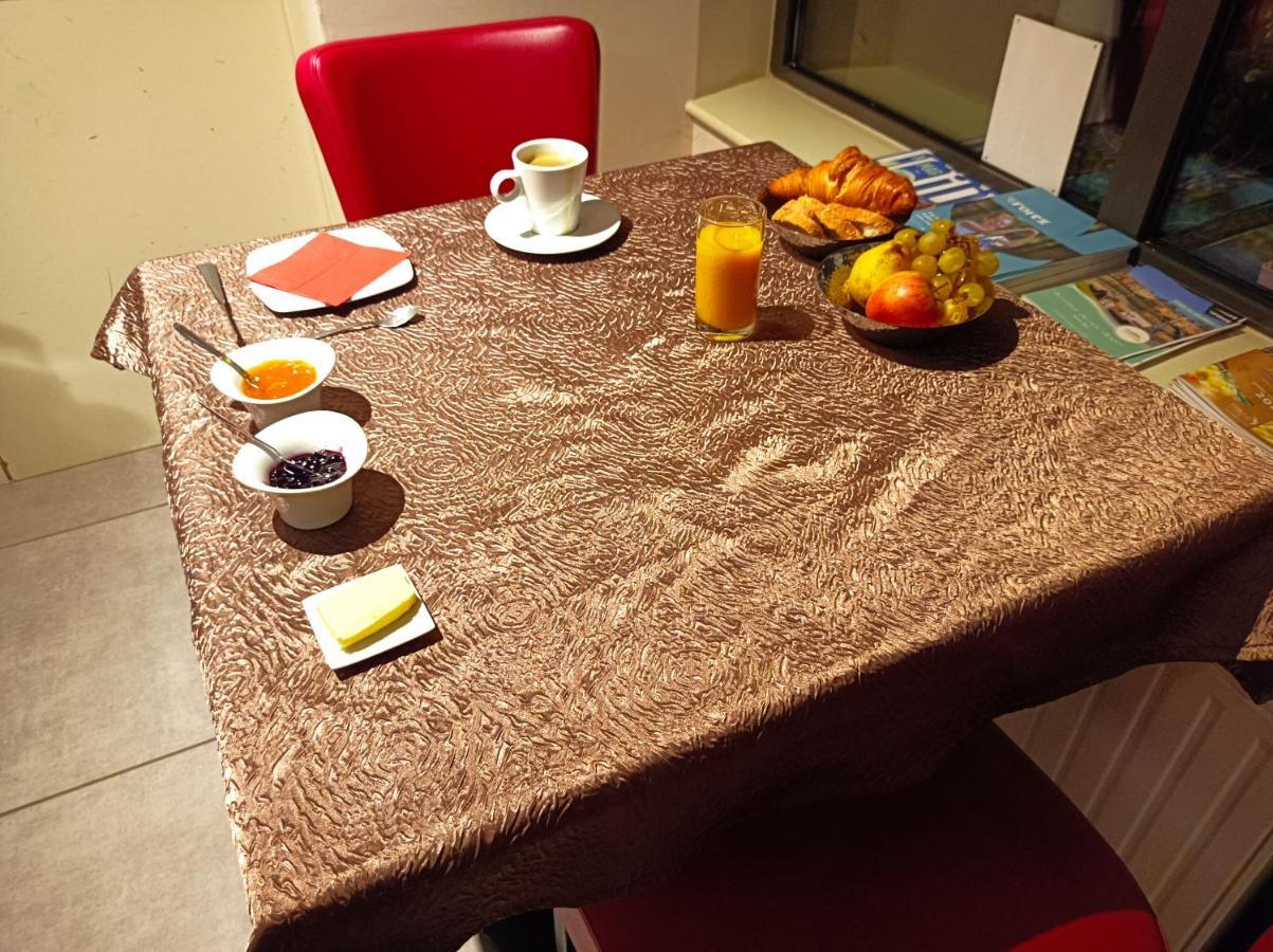 Les Pierres Folles Bed & Breakfast Rozier-en-Donzy Dış mekan fotoğraf
