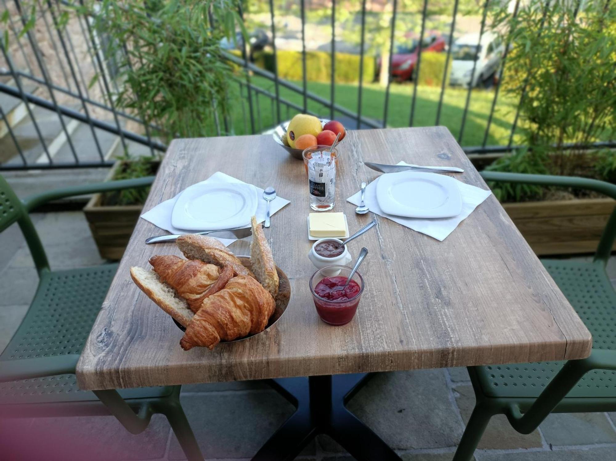 Les Pierres Folles Bed & Breakfast Rozier-en-Donzy Dış mekan fotoğraf